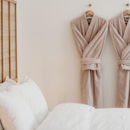 The Oak & Anchor Hotel Port Fairy Exteriör bild Two bathrobes hanging on a wall