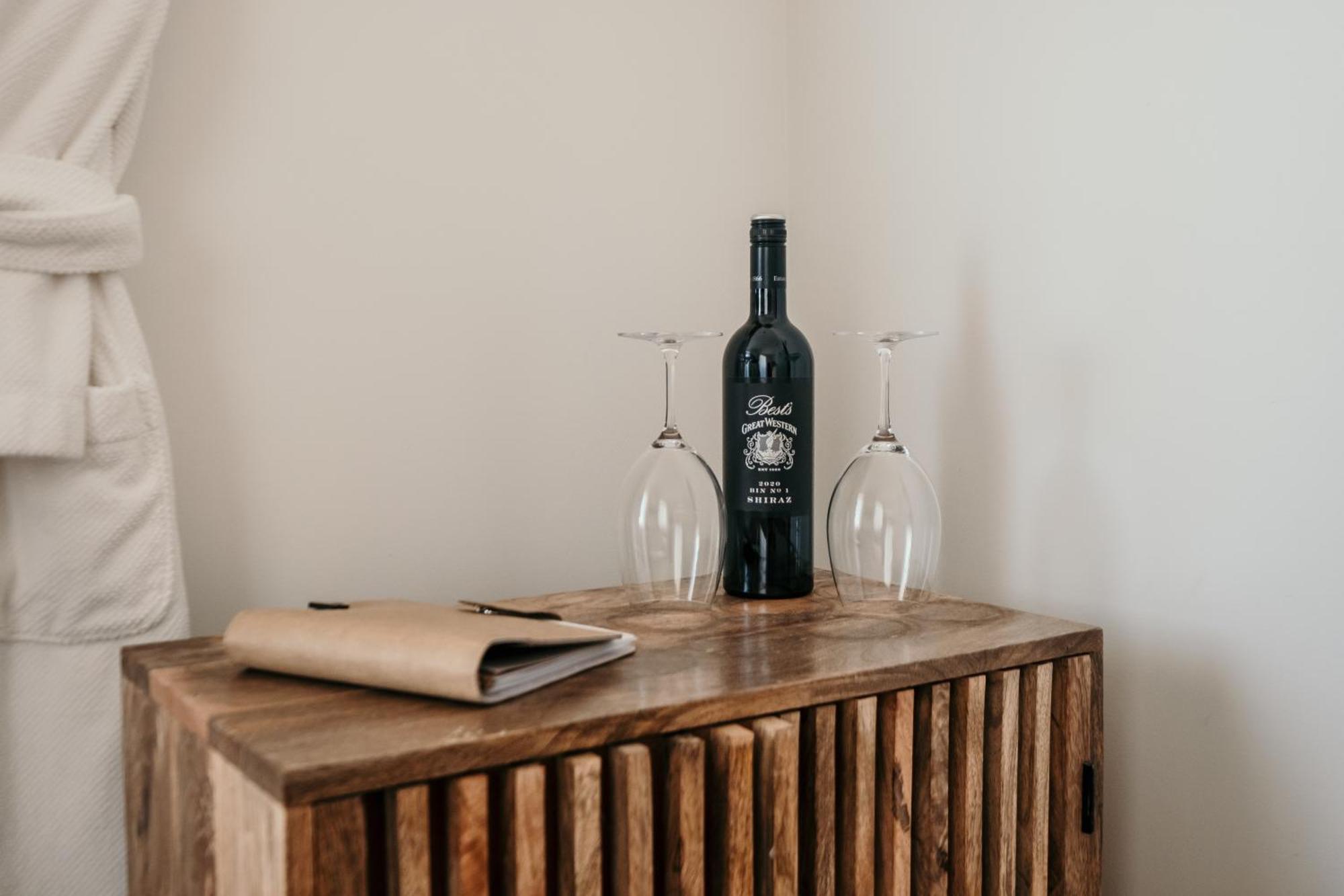 The Oak & Anchor Hotel Port Fairy Exteriör bild A bottle of wine