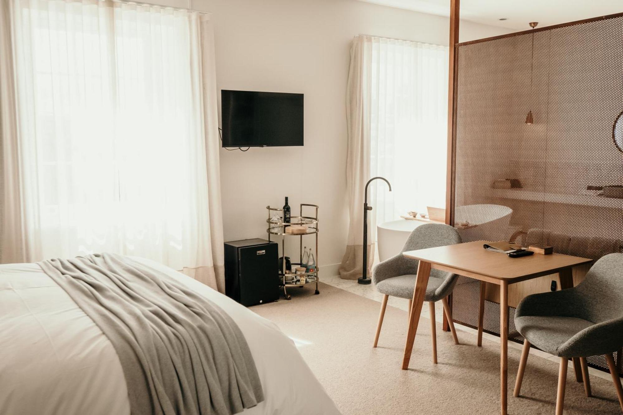 The Oak & Anchor Hotel Port Fairy Exteriör bild A room at the hotel