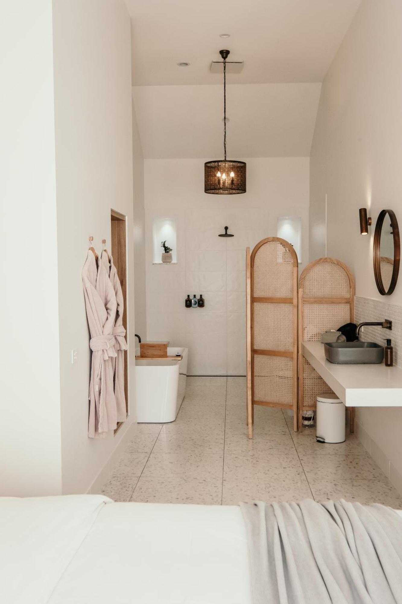 The Oak & Anchor Hotel Port Fairy Exteriör bild Bathroom