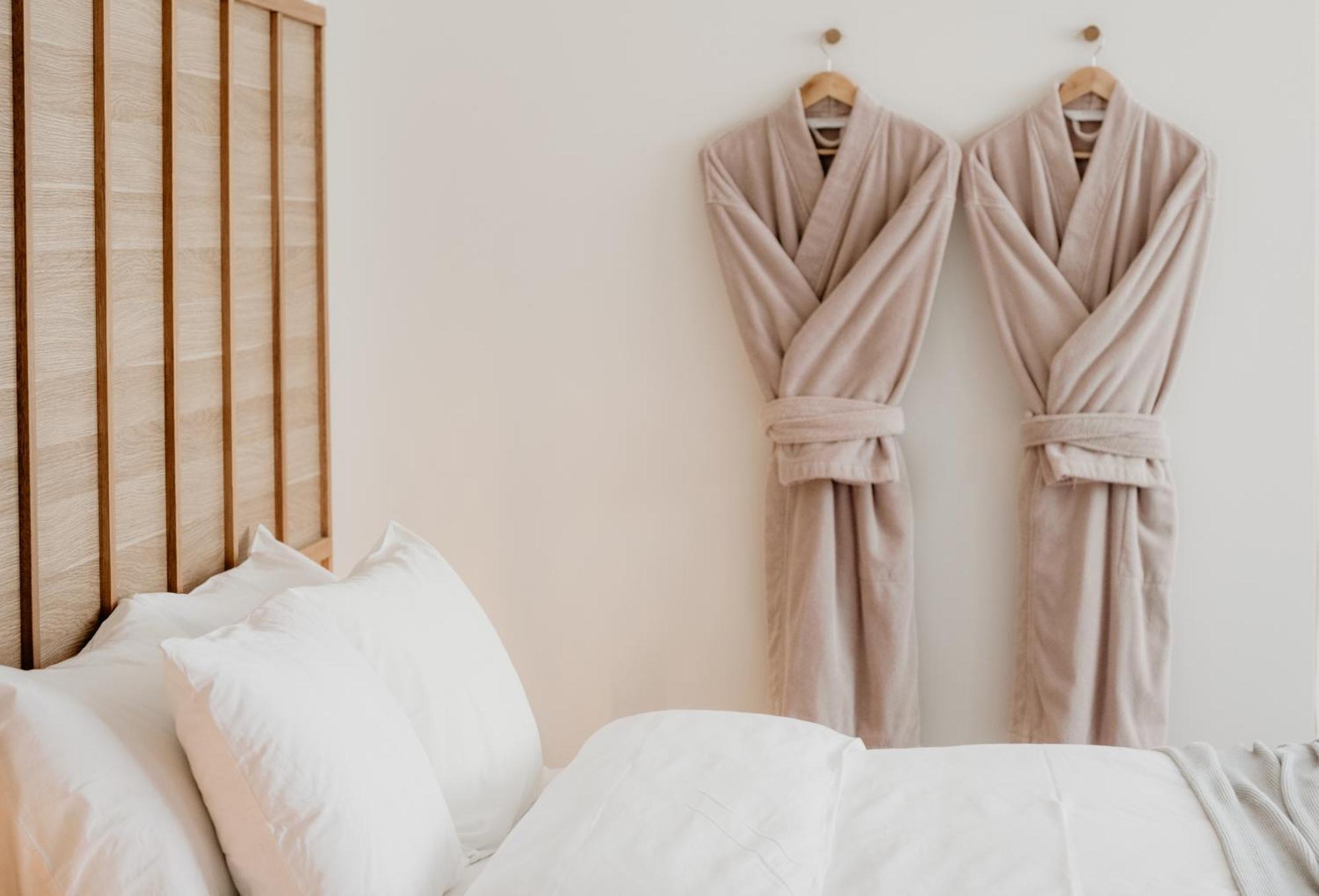The Oak & Anchor Hotel Port Fairy Exteriör bild Two bathrobes hanging on a wall