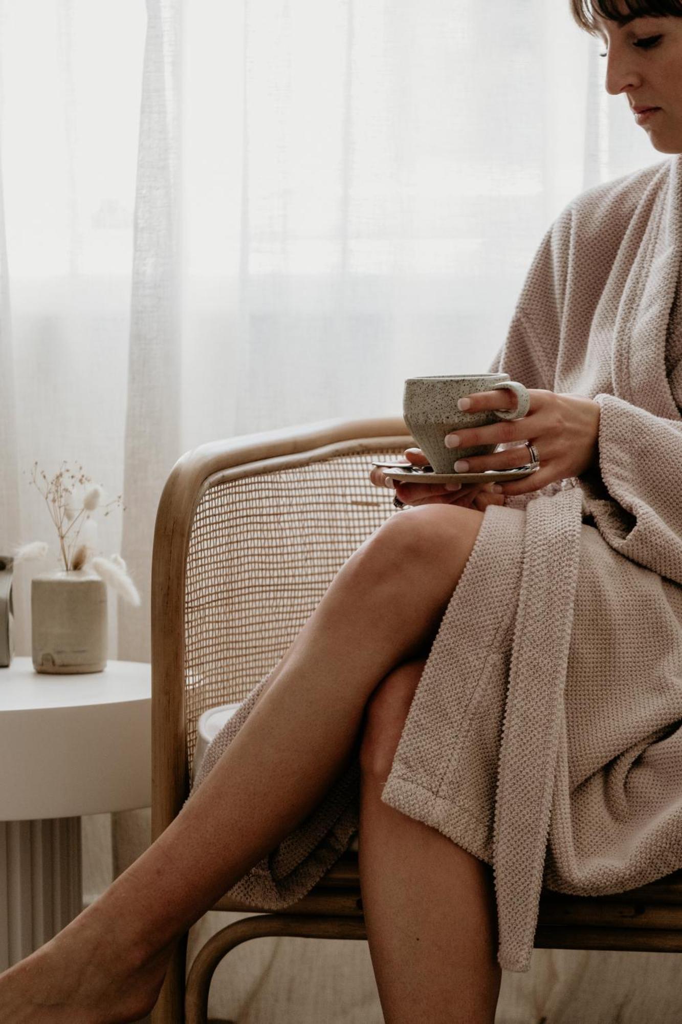 The Oak & Anchor Hotel Port Fairy Exteriör bild A woman wearing a bathrobe