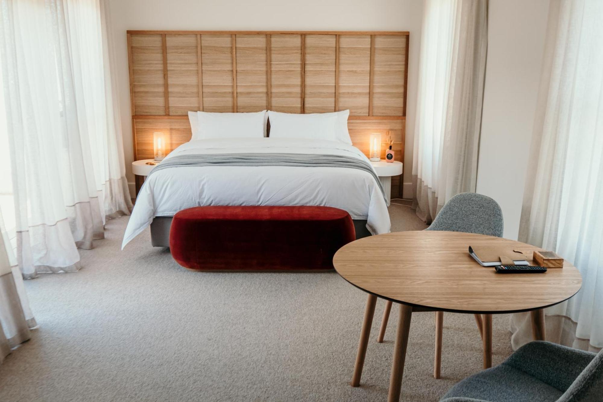 The Oak & Anchor Hotel Port Fairy Exteriör bild A bedroom at the hotel