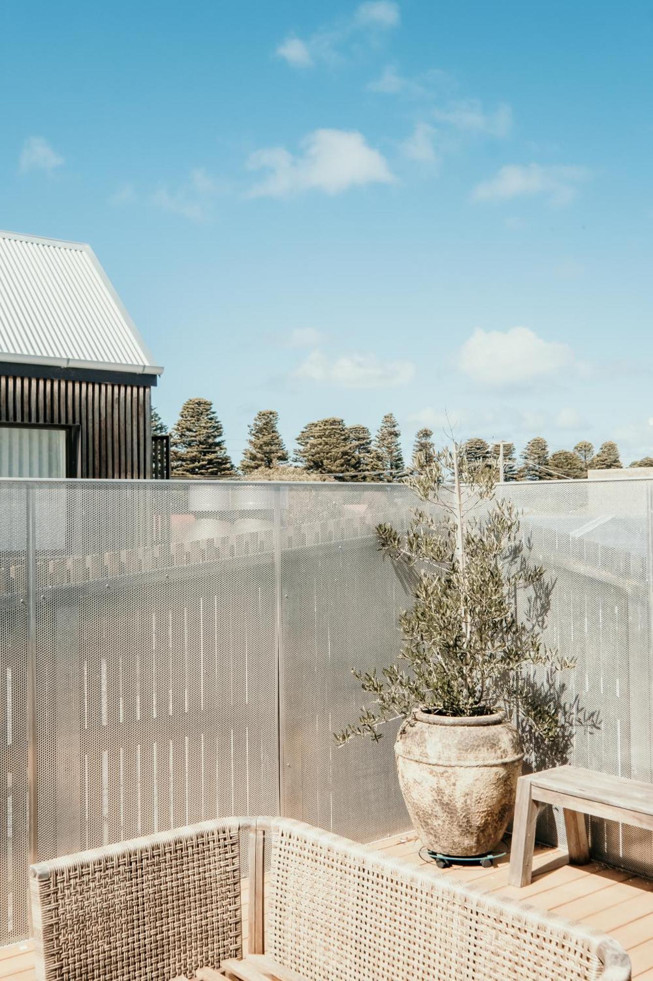 The Oak & Anchor Hotel Port Fairy Exteriör bild The roof terrace